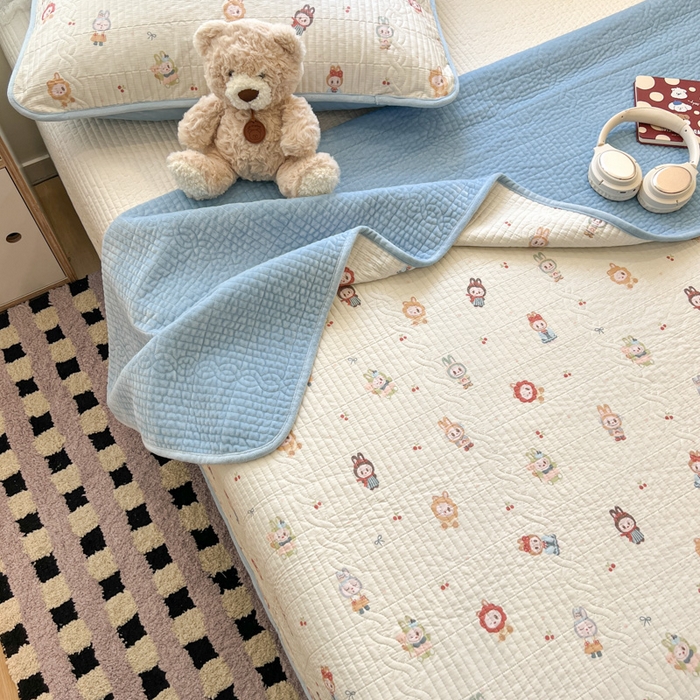 91家纺网 家纺一手货源 找家纺 沐纯家居 2025新款婴儿绒纯棉水洗床盖拉布豆-晴蓝