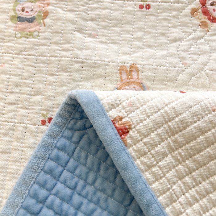 91家纺网 家纺一手货源 找家纺 沐纯家居 2025新款婴儿绒纯棉水洗床盖拉布豆-晴蓝