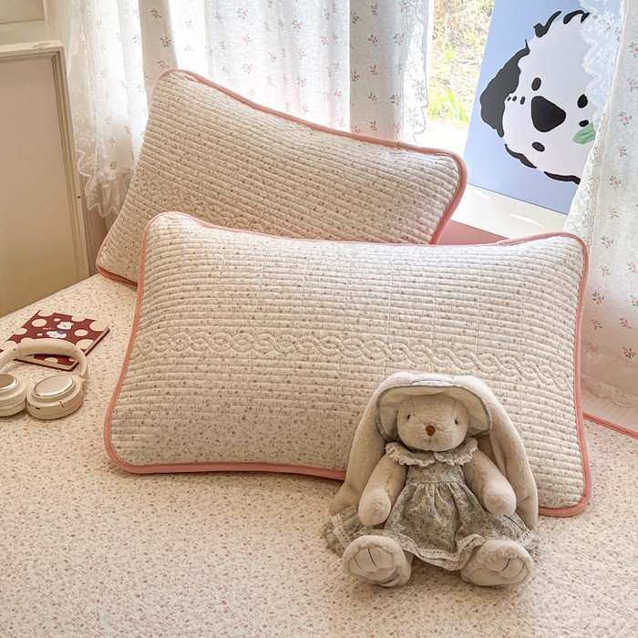 91家纺网 家纺一手货源 找家纺 沐纯家居 2025新款婴儿绒纯棉水洗床盖蔷薇恋人-粉