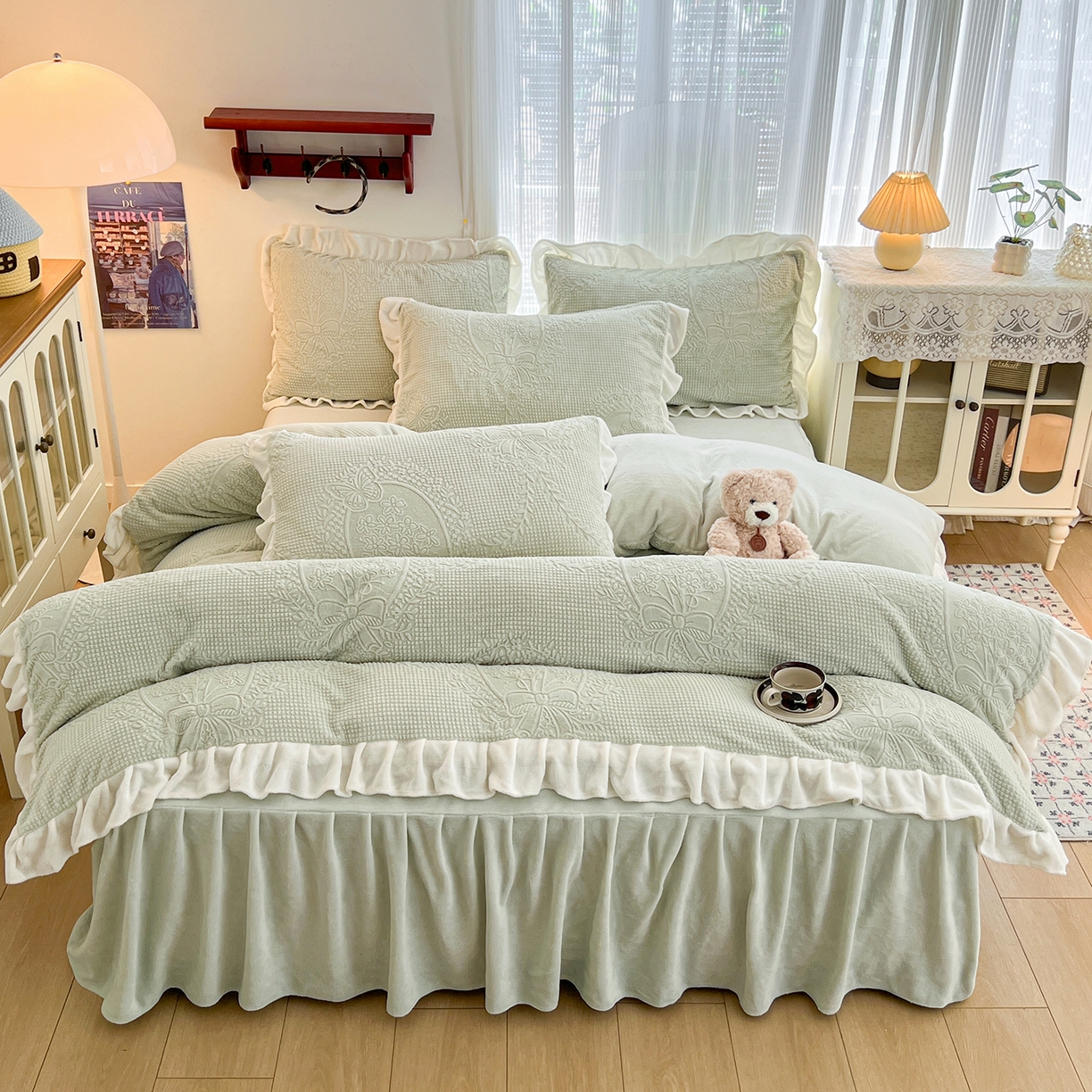 91家纺网 家纺一手货源 找家纺 安哆啦家纺 2025新款法式雕花牛奶绒花边四件套 花精灵-绿