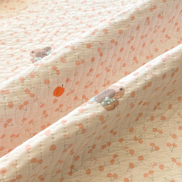 91家纺网 家纺一手货源 找家纺 沐纯家居 2025新款婴儿绒纯棉水洗床盖俏皮狗-粉