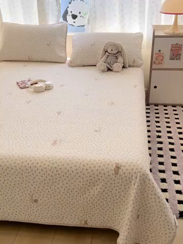 91家纺网 家纺一手货源 找家纺 沐纯家居 2025新款婴儿绒纯棉水洗床盖俏皮狗-粉