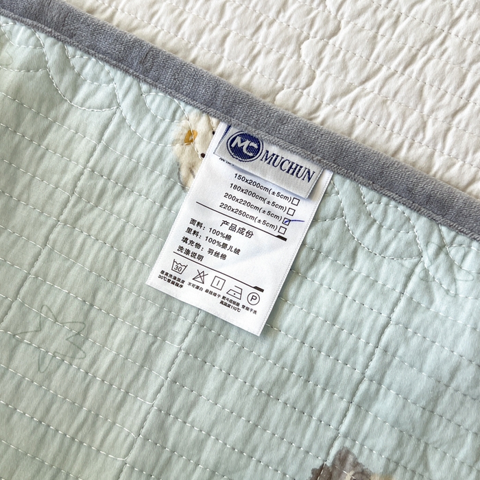 91家纺网 家纺一手货源 找家纺 沐纯家居 2025新款婴儿绒纯棉水洗床盖迎宾狗-灰