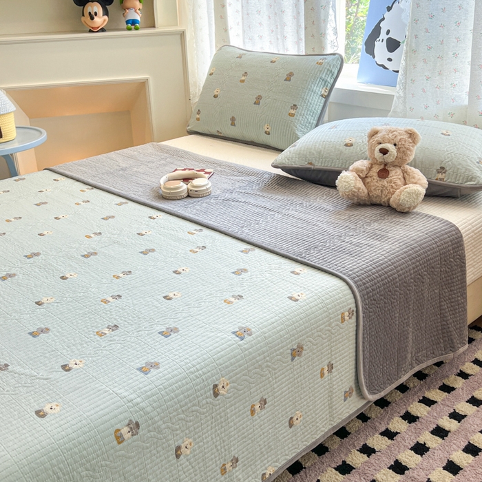 91家纺网 家纺一手货源 找家纺 沐纯家居 2025新款婴儿绒纯棉水洗床盖迎宾狗-灰