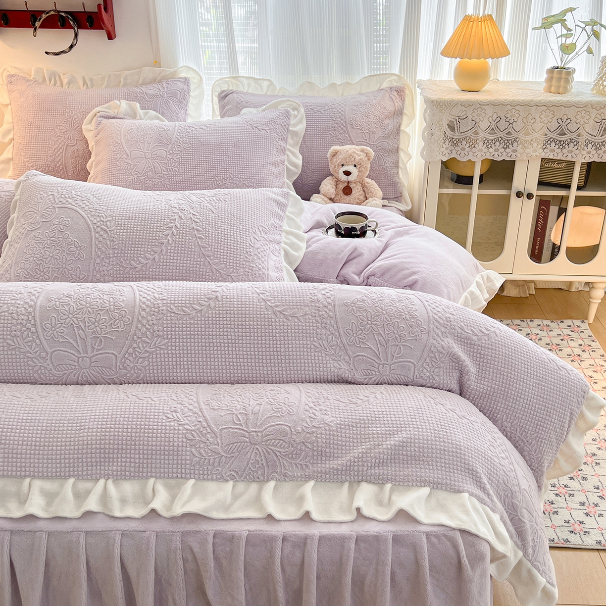 91家纺网 家纺一手货源 找家纺 安哆啦家纺 2025新款法式雕花牛奶绒花边四件套 花精灵-紫