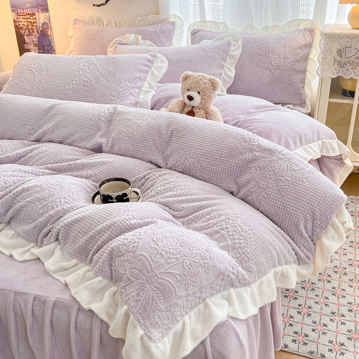 91家纺网 家纺一手货源 找家纺 安哆啦家纺 2025新款法式雕花牛奶绒花边四件套 花精灵-紫