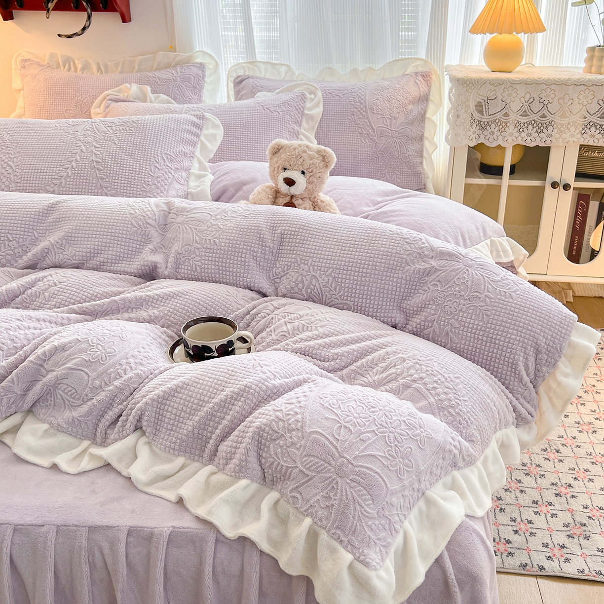 91家纺网 家纺一手货源 找家纺 安哆啦家纺 2025新款法式雕花牛奶绒花边四件套 花精灵-紫