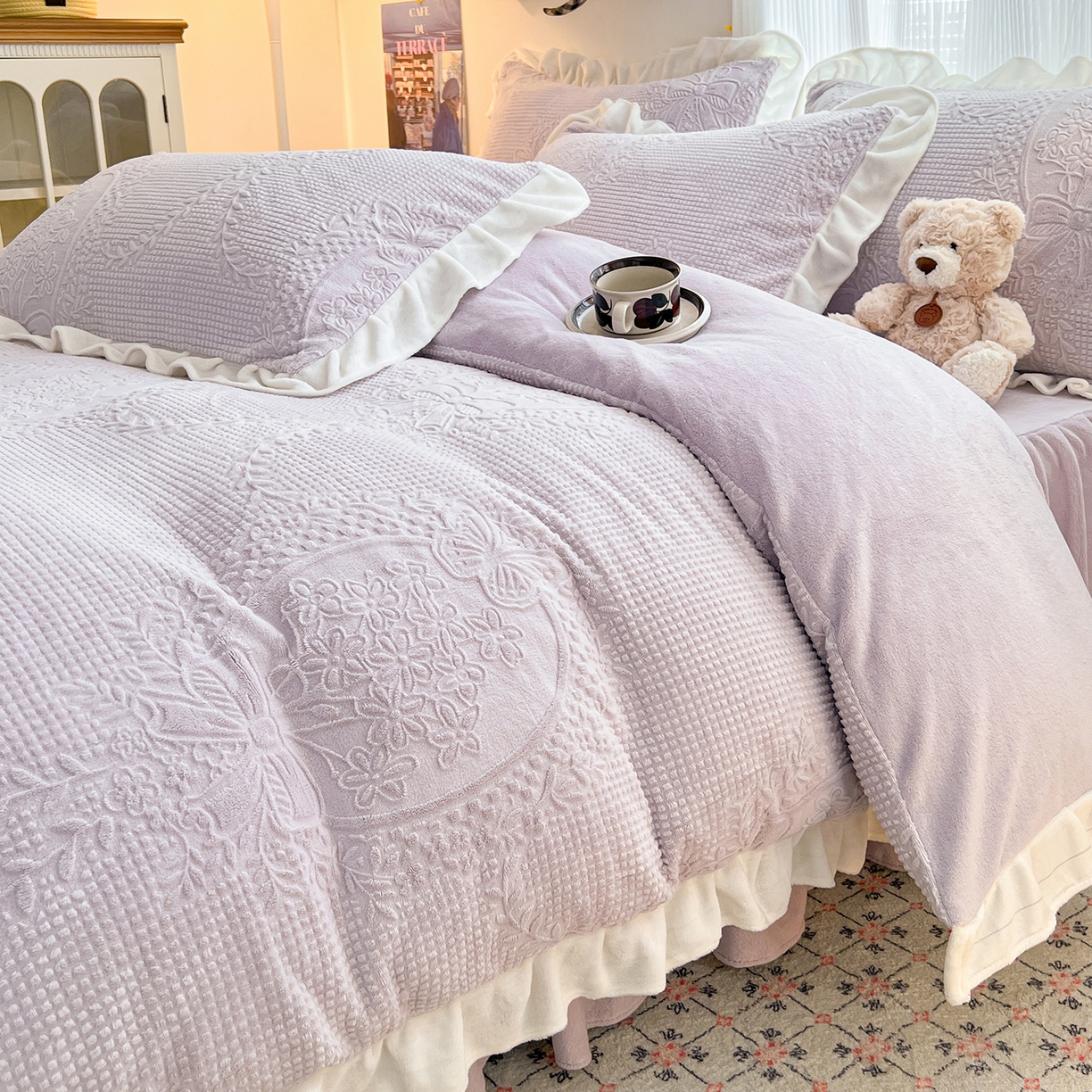 91家纺网 家纺一手货源 找家纺 安哆啦家纺 2025新款法式雕花牛奶绒花边四件套 花精灵-紫