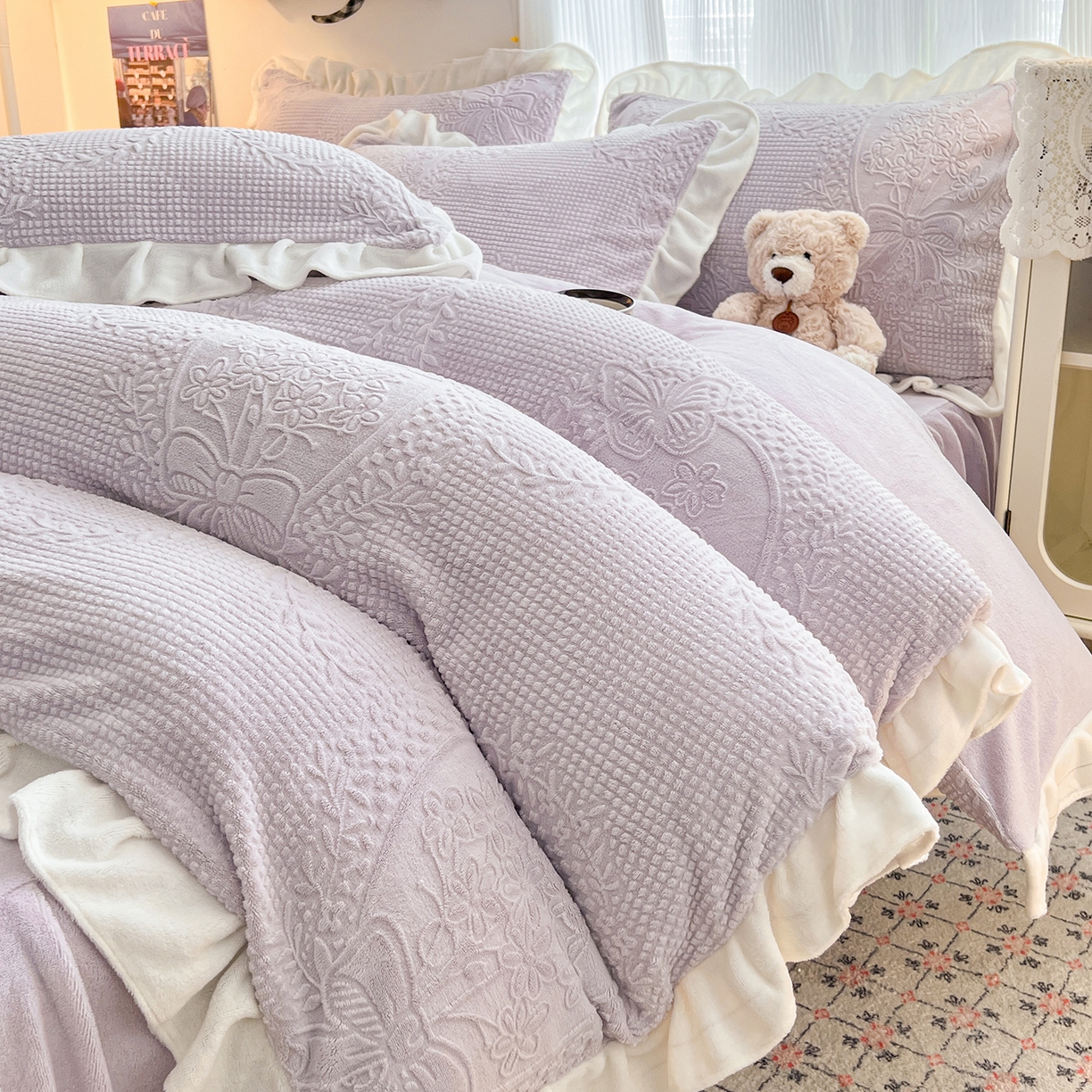 91家纺网 家纺一手货源 找家纺 安哆啦家纺 2025新款法式雕花牛奶绒花边四件套 花精灵-紫