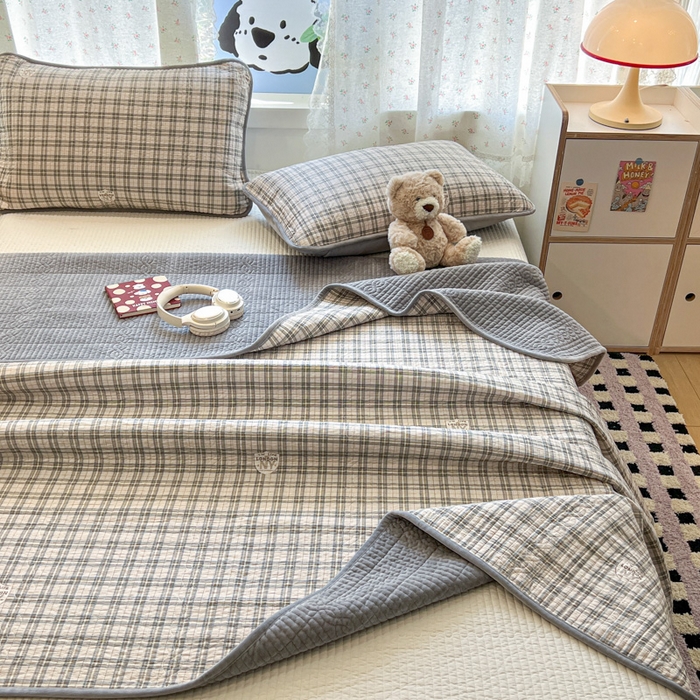 91家纺网 家纺一手货源 找家纺 沐纯家居 2025新款婴儿绒纯棉水洗床盖月光格-灰