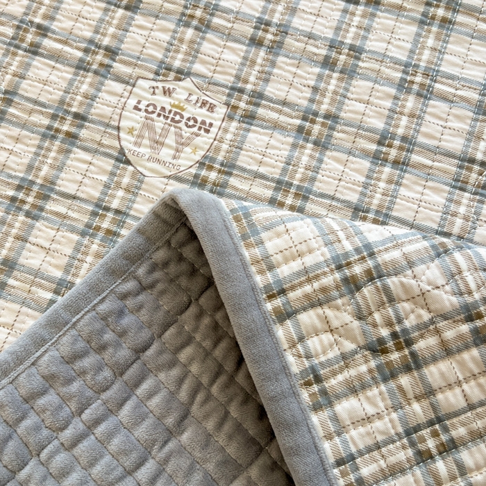 91家纺网 家纺一手货源 找家纺 沐纯家居 2025新款婴儿绒纯棉水洗床盖月光格-灰