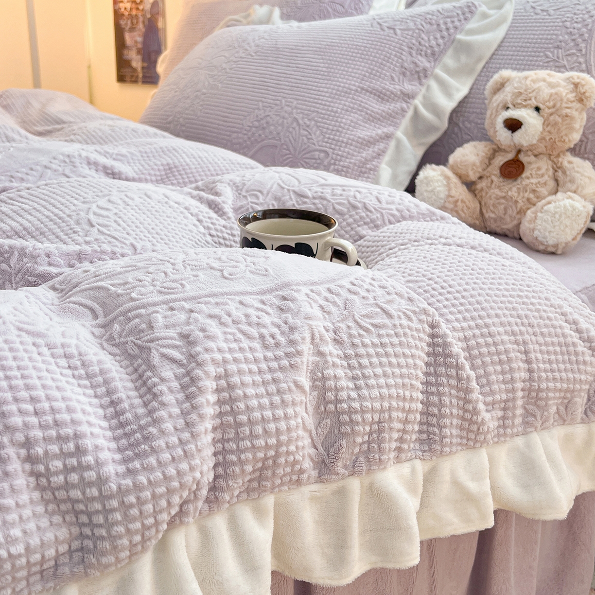 91家纺网 家纺一手货源 找家纺 安哆啦家纺 2025新款法式雕花牛奶绒花边四件套 花精灵-紫