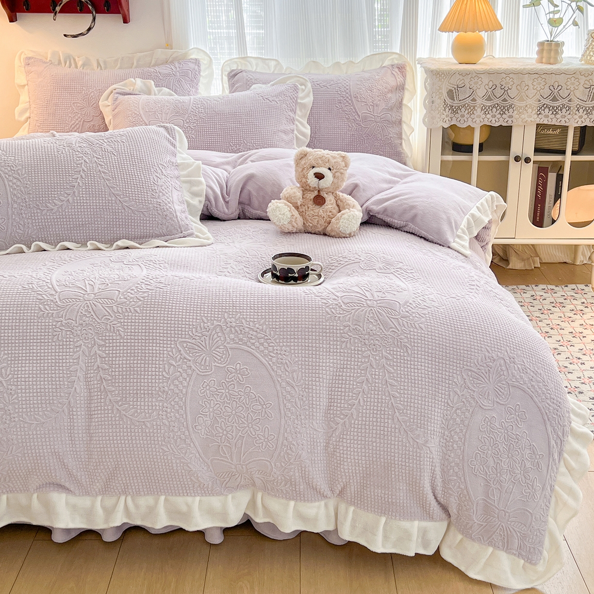 91家纺网 家纺一手货源 找家纺 安哆啦家纺 2025新款法式雕花牛奶绒花边四件套 花精灵-紫