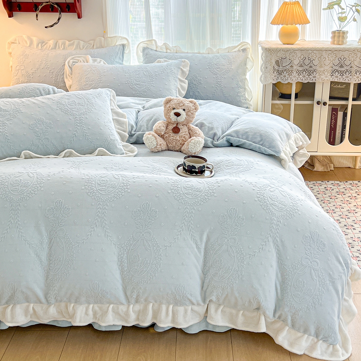 91家纺网 家纺一手货源 找家纺 安哆啦家纺 2025新款法式雕花牛奶绒花边四件套 花漾浅梦-兰