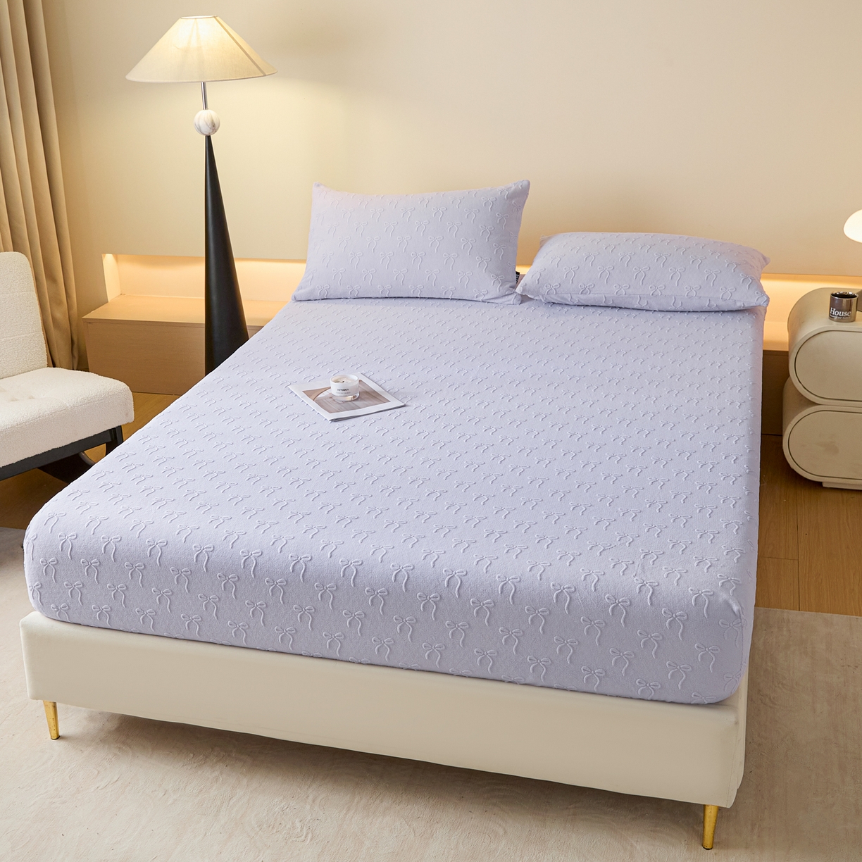 91家纺网 家纺一手货源 找家纺 乐美家纺 2025新款A类高克重牛奶绒雕花床笠三件套 星梦蝶结（紫）