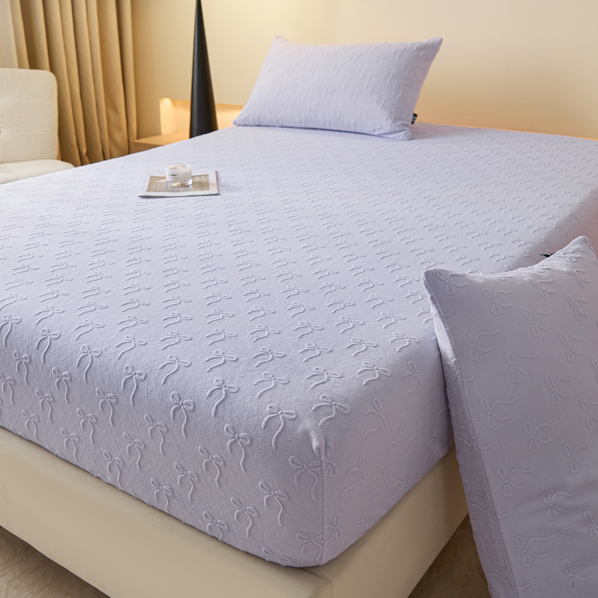 91家纺网 家纺一手货源 找家纺 乐美家纺 2025新款A类高克重牛奶绒雕花床笠三件套 星梦蝶结（紫）