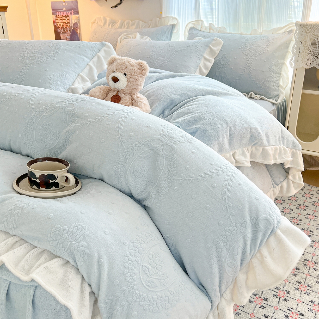 91家纺网 家纺一手货源 找家纺 安哆啦家纺 2025新款法式雕花牛奶绒花边四件套 花漾浅梦-兰