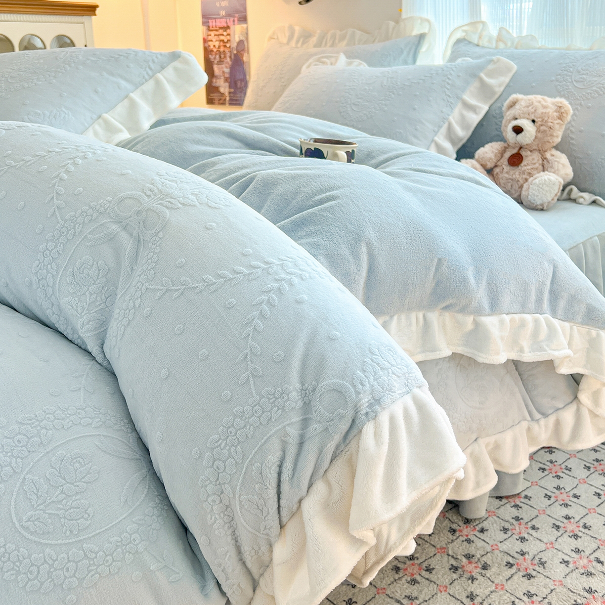 91家纺网 家纺一手货源 找家纺 安哆啦家纺 2025新款法式雕花牛奶绒花边四件套 花漾浅梦-兰