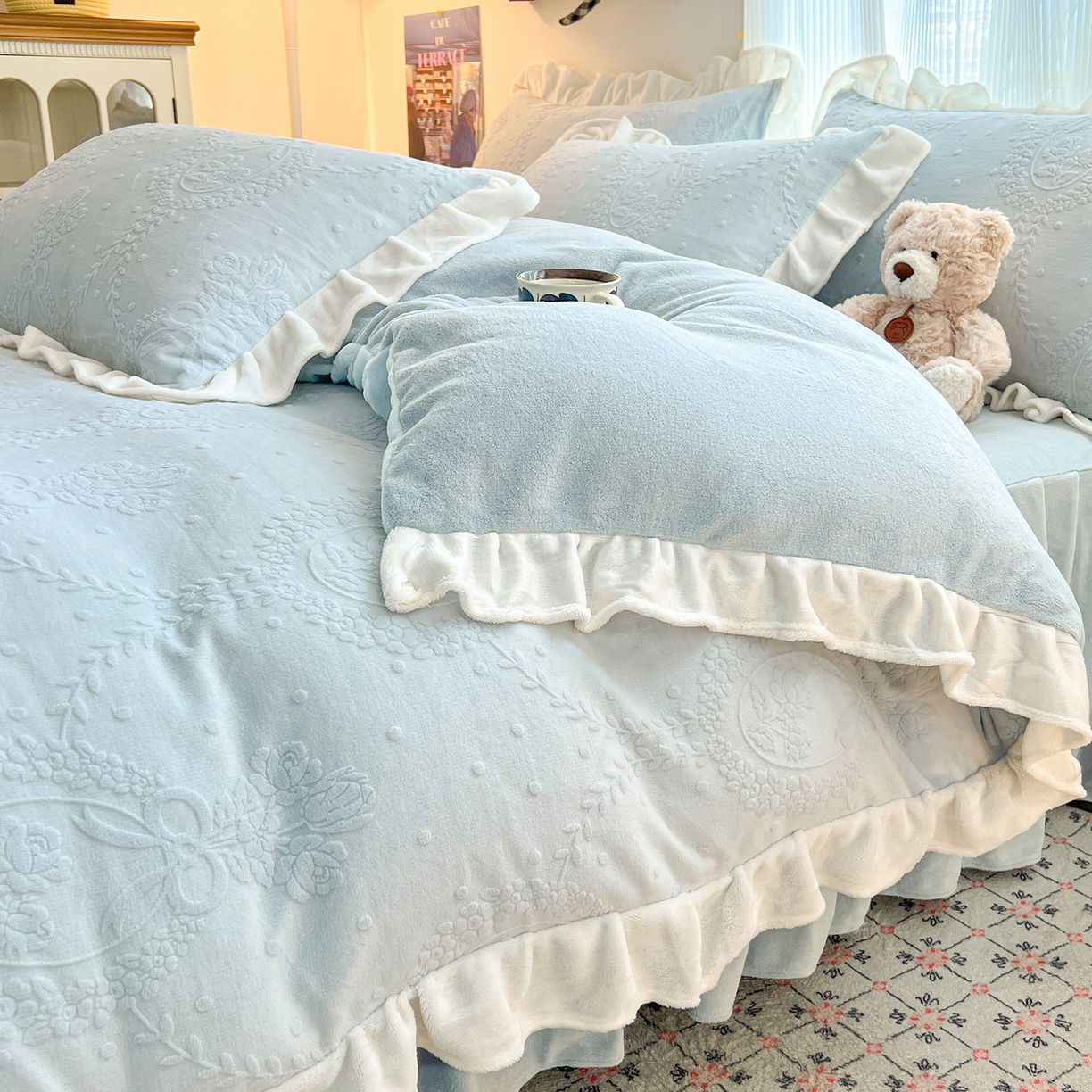 91家纺网 家纺一手货源 找家纺 安哆啦家纺 2025新款法式雕花牛奶绒花边四件套 花漾浅梦-兰