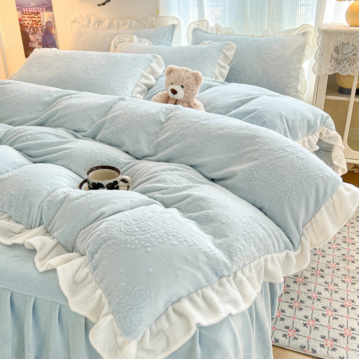 91家纺网 家纺一手货源 找家纺 安哆啦家纺 2025新款法式雕花牛奶绒花边四件套 花漾浅梦-兰