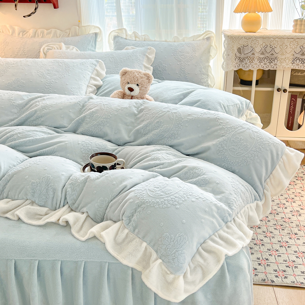 91家纺网 家纺一手货源 找家纺 安哆啦家纺 2025新款法式雕花牛奶绒花边四件套 花漾浅梦-兰