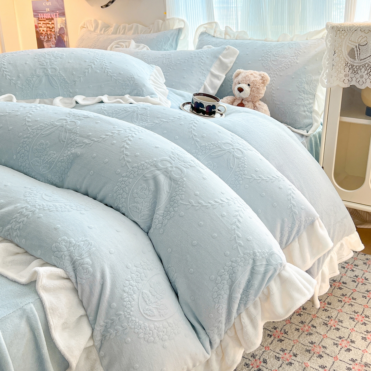 91家纺网 家纺一手货源 找家纺 安哆啦家纺 2025新款法式雕花牛奶绒花边四件套 花漾浅梦-兰