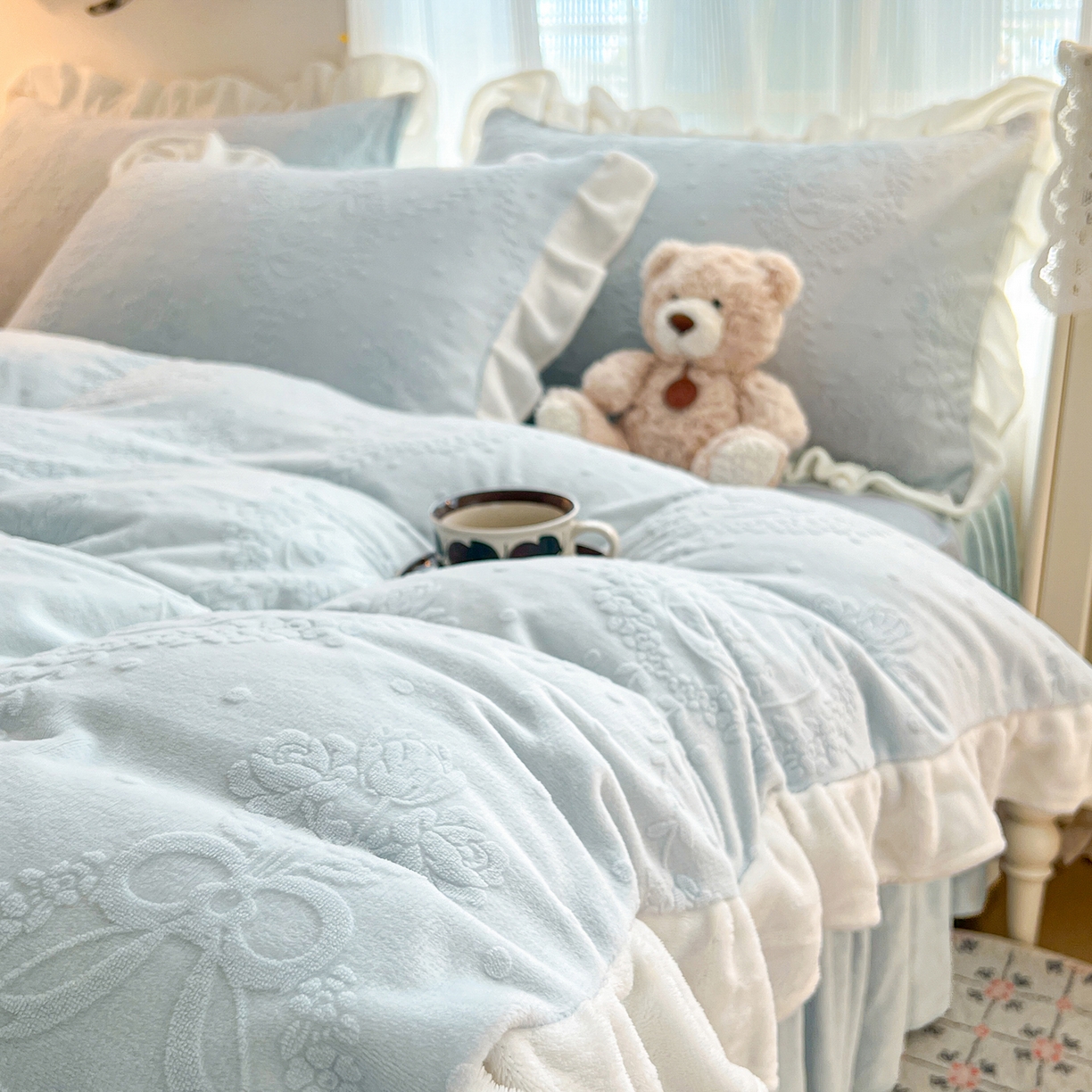 91家纺网 家纺一手货源 找家纺 安哆啦家纺 2025新款法式雕花牛奶绒花边四件套 花漾浅梦-兰