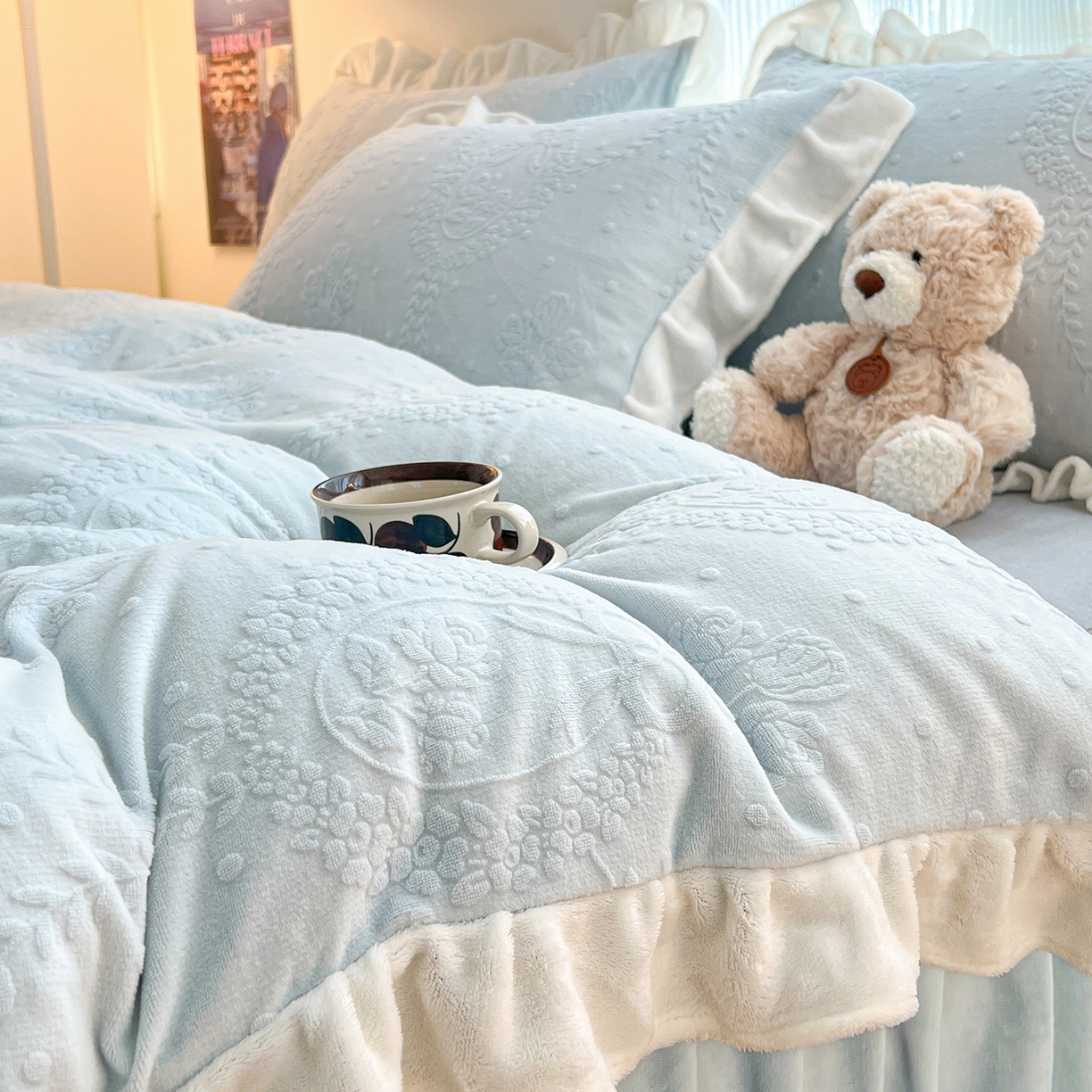 91家纺网 家纺一手货源 找家纺 安哆啦家纺 2025新款法式雕花牛奶绒花边四件套 花漾浅梦-兰