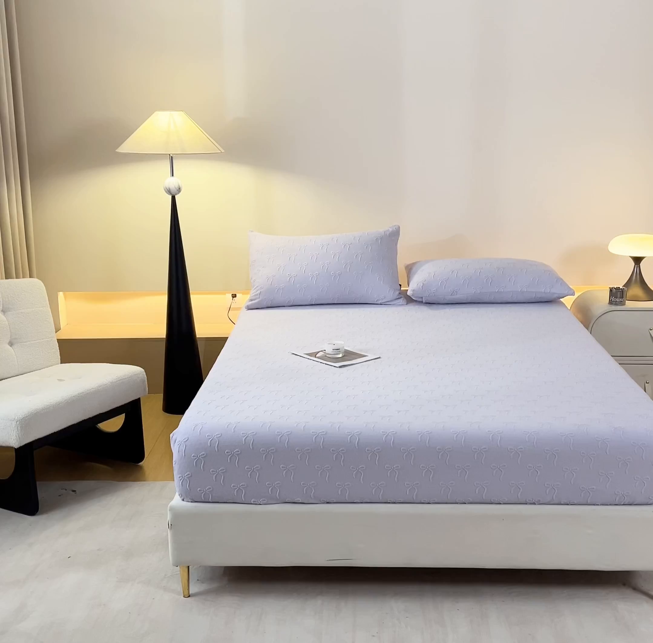 91家纺网 家纺一手货源 找家纺 乐美家纺 2025新款A类高克重牛奶绒雕花床笠三件套 星梦蝶结（紫）