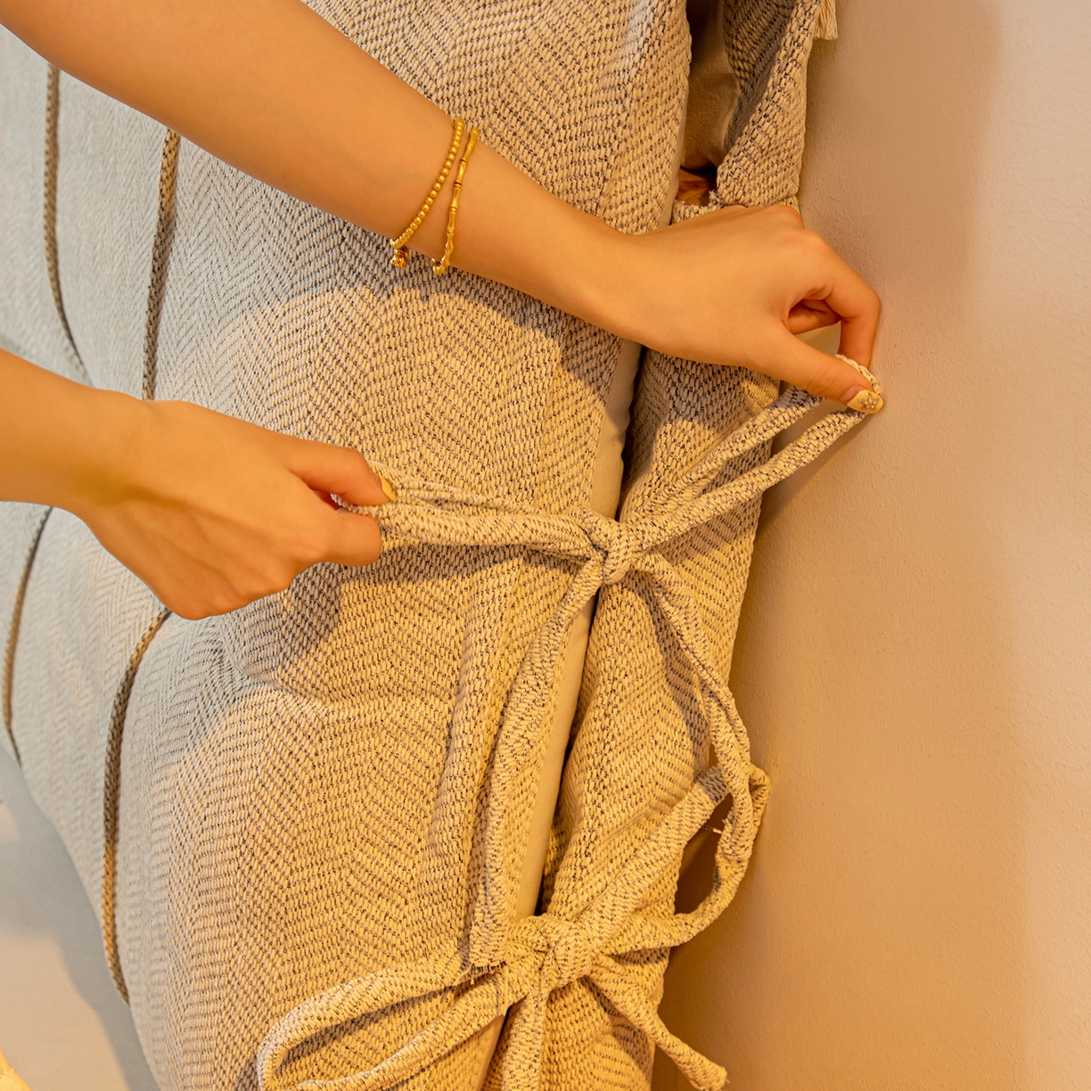 91家纺网 家纺一手货源 找家纺 沐沐家纺 2026新款人字纹床头靠背 米白