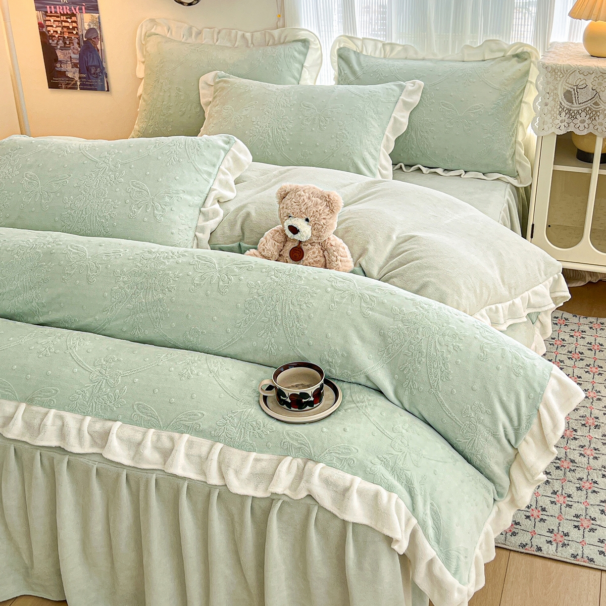 91家纺网 家纺一手货源 找家纺 安哆啦家纺 2025新款法式雕花牛奶绒花边四件套 花中蝶-绿