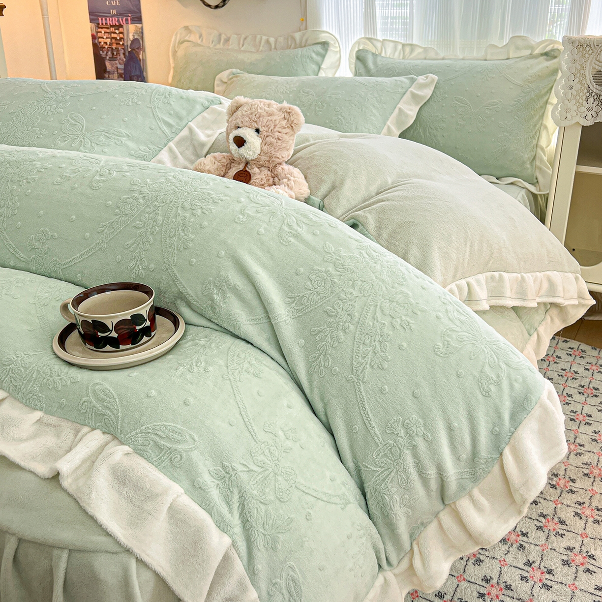 91家纺网 家纺一手货源 找家纺 安哆啦家纺 2025新款法式雕花牛奶绒花边四件套 花中蝶-绿