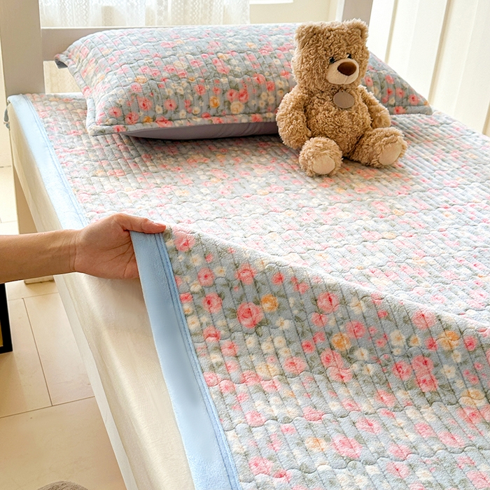 91家纺网 家纺一手货源 找家纺 丫丫家纺 2025新款牛奶绒床盖 繁花似锦