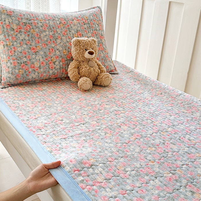 91家纺网 家纺一手货源 找家纺 丫丫家纺 2025新款牛奶绒床盖 繁花似锦