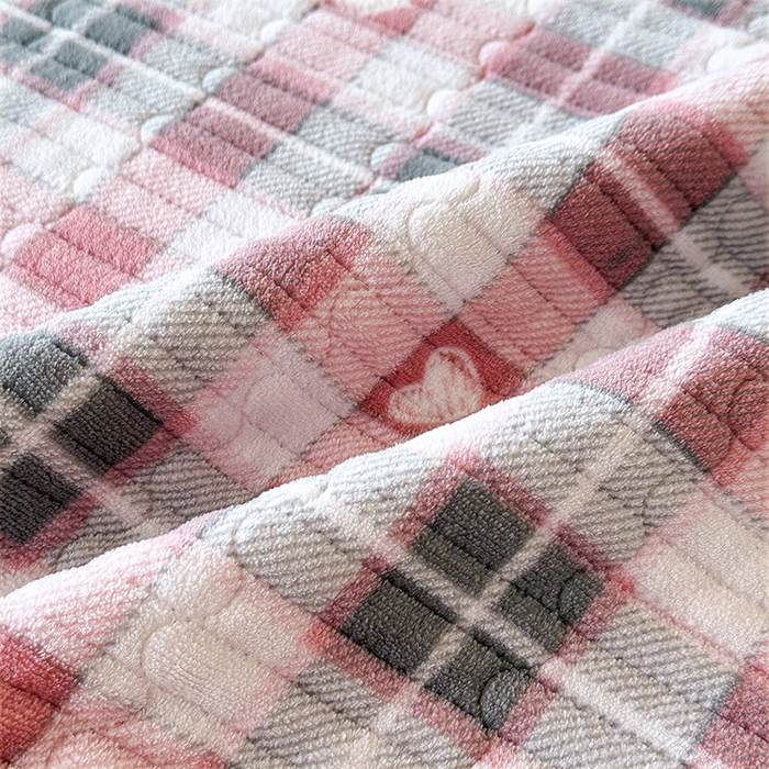 91家纺网 家纺一手货源 找家纺 丫丫家纺 2025新款牛奶绒床盖 粉格