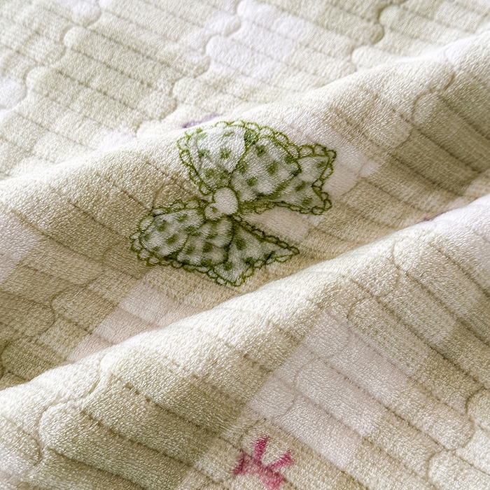 91家纺网 家纺一手货源 找家纺 丫丫家纺 2025新款牛奶绒床盖 福蝶结绿