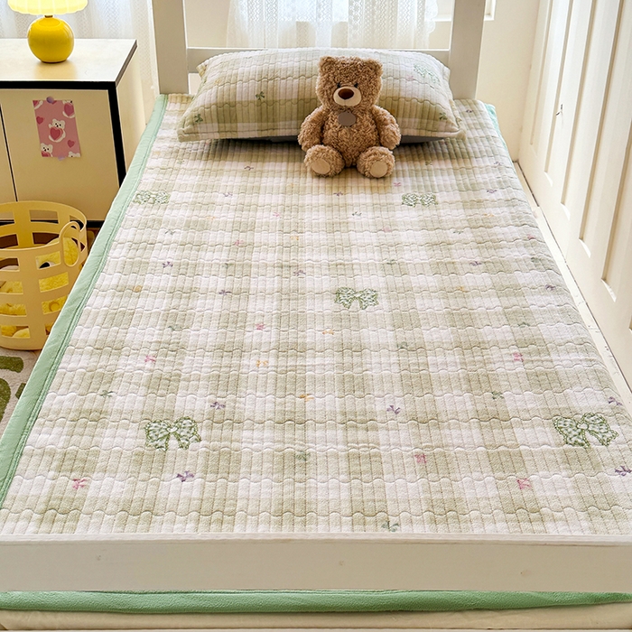 91家纺网 家纺一手货源 找家纺 丫丫家纺 2025新款牛奶绒床盖 福蝶结绿