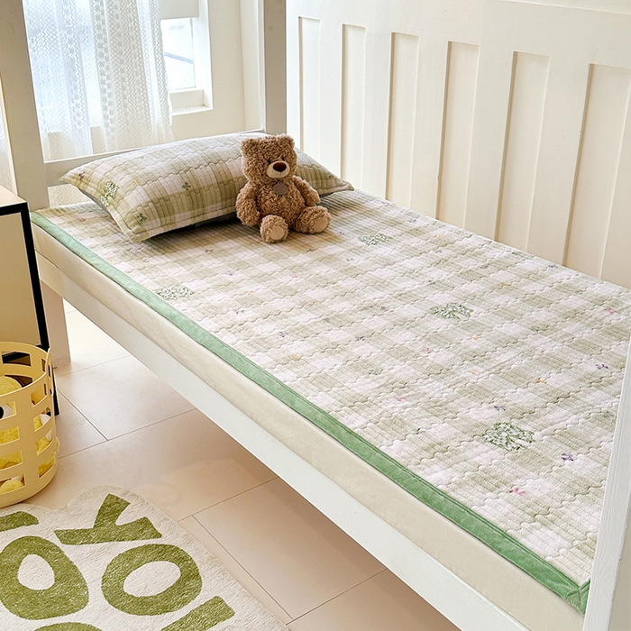 91家纺网 家纺一手货源 找家纺 丫丫家纺 2025新款牛奶绒床盖 福蝶结绿