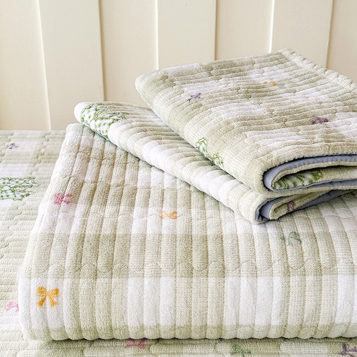 91家纺网 家纺一手货源 找家纺 丫丫家纺 2025新款牛奶绒床盖 福蝶结绿