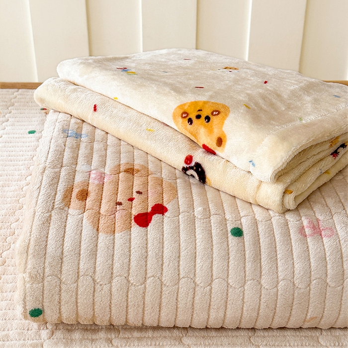 91家纺网 家纺一手货源 找家纺 丫丫家纺 2025新款牛奶绒床盖 黄油小熊