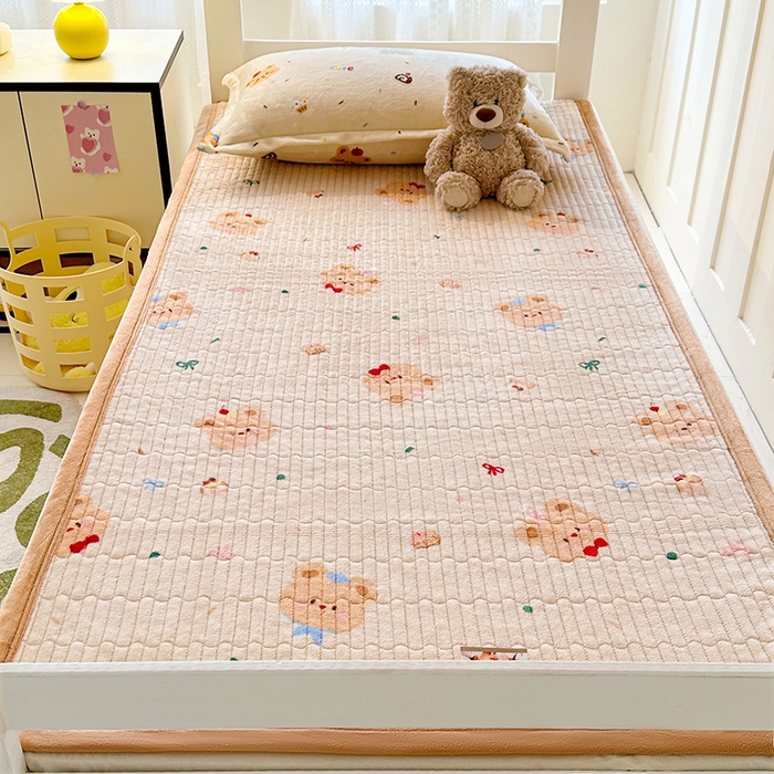 91家纺网 家纺一手货源 找家纺 丫丫家纺 2025新款牛奶绒床盖 黄油小熊