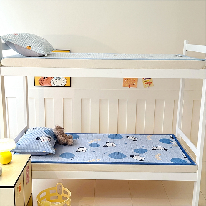 91家纺网 家纺一手货源 找家纺 丫丫家纺 2025新款牛奶绒床盖 蓝色恰恰狗