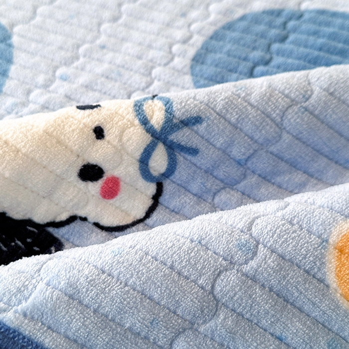 91家纺网 家纺一手货源 找家纺 丫丫家纺 2025新款牛奶绒床盖 蓝色恰恰狗