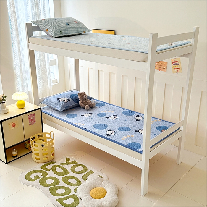 91家纺网 家纺一手货源 找家纺 丫丫家纺 2025新款牛奶绒床盖 蓝色恰恰狗