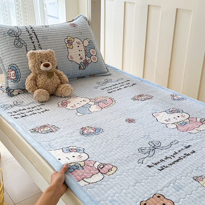 91家纺网 家纺一手货源 找家纺 丫丫家纺 2025新款牛奶绒床盖 猫咪酱