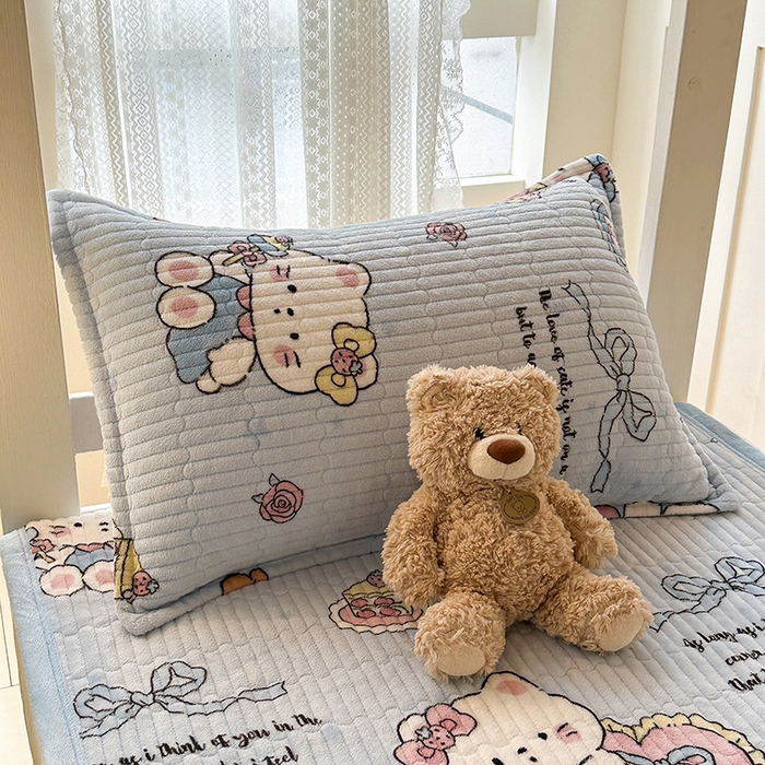 91家纺网 家纺一手货源 找家纺 丫丫家纺 2025新款牛奶绒床盖 猫咪酱