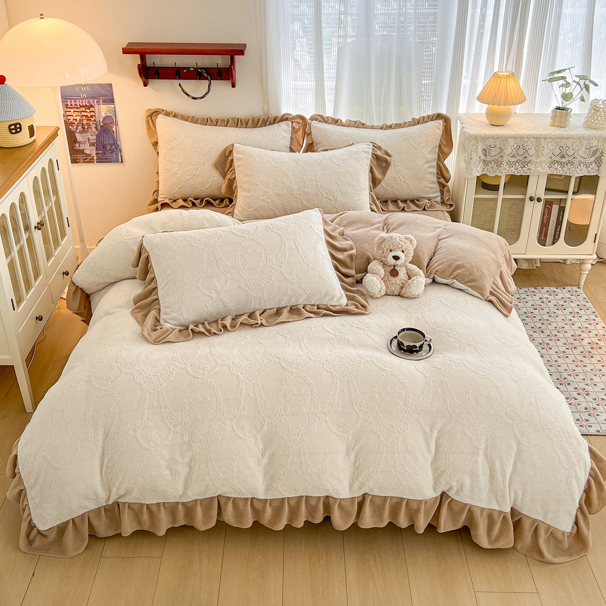 91家纺网 家纺一手货源 找家纺 安哆啦家纺 2025新款法式雕花牛奶绒花边四件套 蕾丝花-白咖