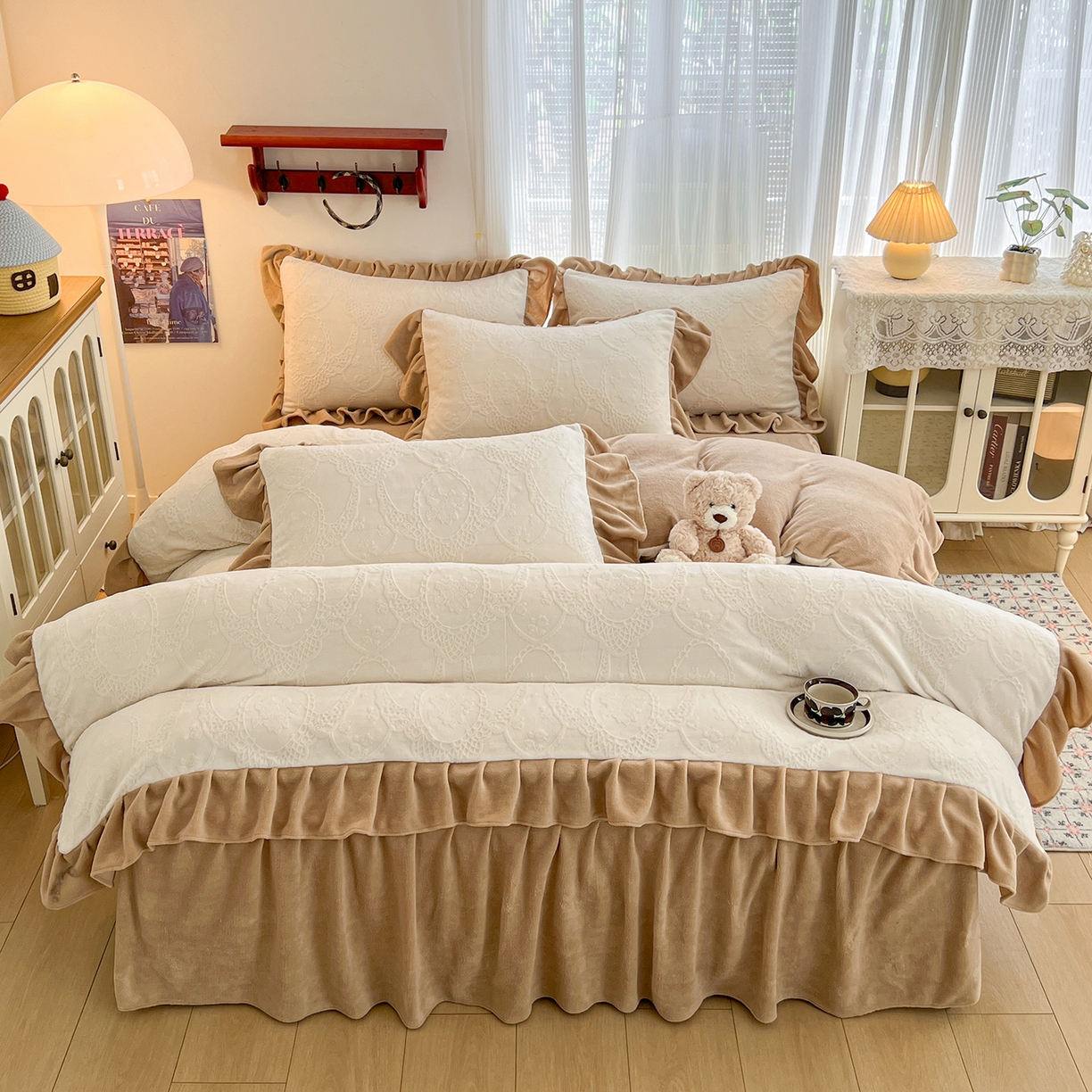 91家纺网 家纺一手货源 找家纺 安哆啦家纺 2025新款法式雕花牛奶绒花边四件套 蕾丝花-白咖