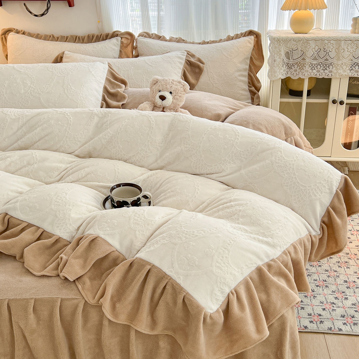 91家纺网 家纺一手货源 找家纺 安哆啦家纺 2025新款法式雕花牛奶绒花边四件套 蕾丝花-白咖