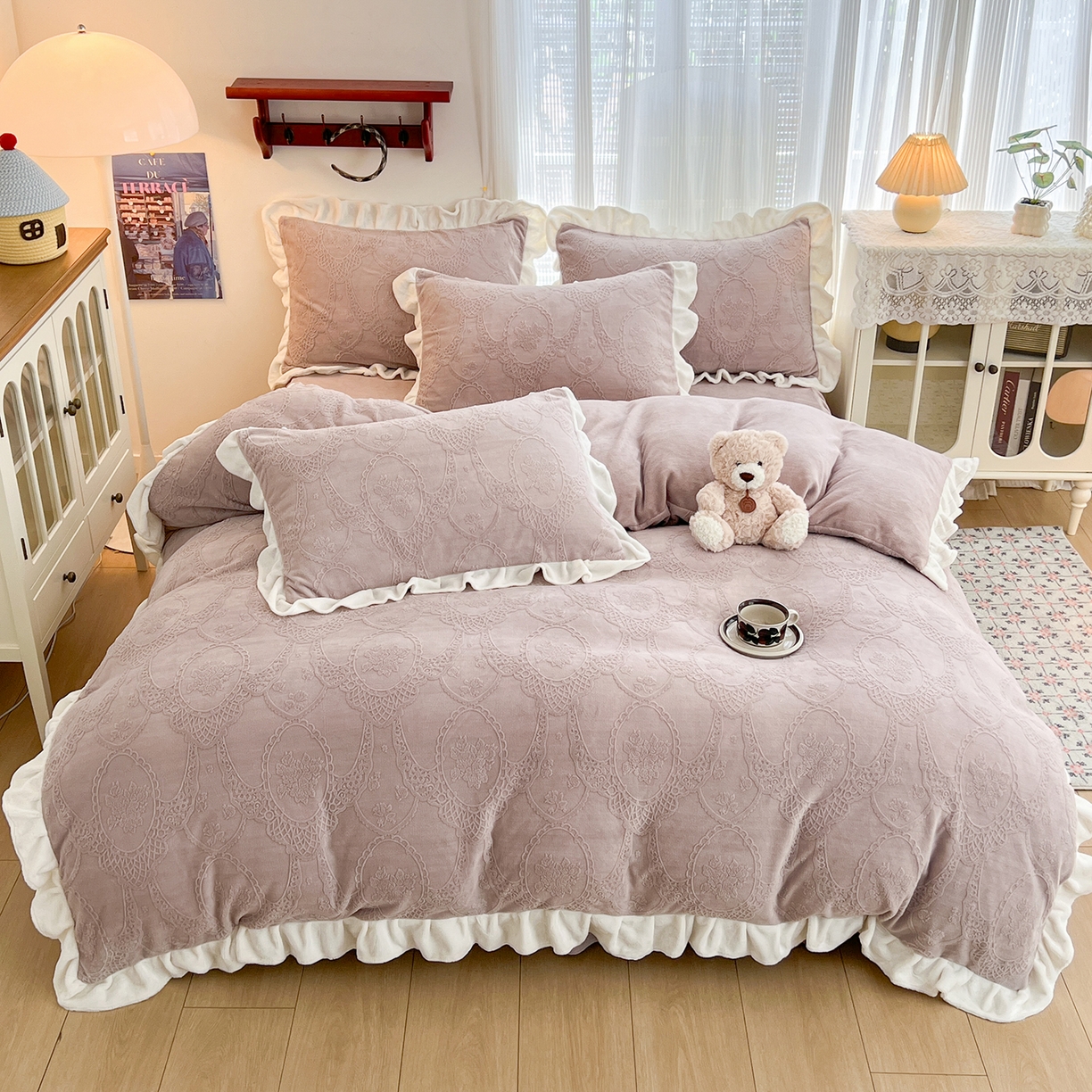 91家纺网 家纺一手货源 找家纺 安哆啦家纺 2025新款法式雕花牛奶绒花边四件套 蕾丝花-灰